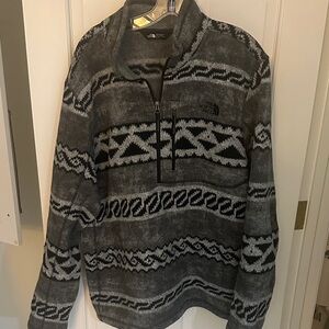 The North Face Men's Gray and Black Patterned Zip Pullover
